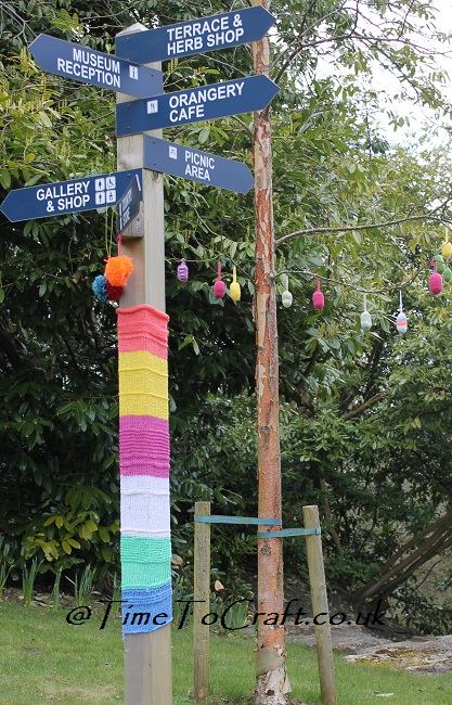 yarn bombing signpost