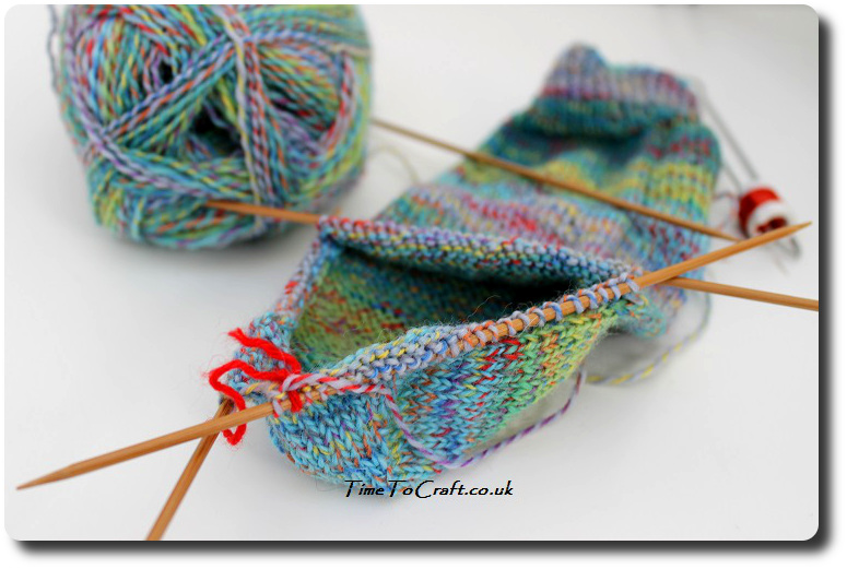 sock-knitting-on-double-pointed-needles-3
