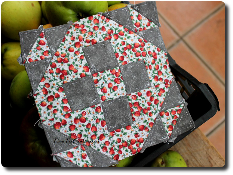 duck-and-duckling-quilt-block-on-apples